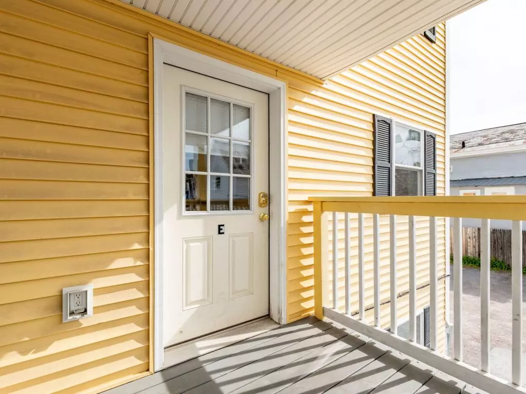 158E North St, Burlington, VT | 3 Bedroom, 2 Bathroom Apartment Near UVM | June 2027