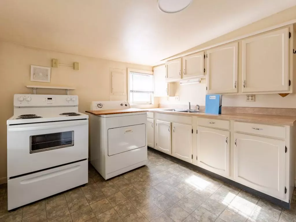 126 North Willard St, Burlington, VT | 3 Bedroom Apartment Near UVM & Downtown | June 2027