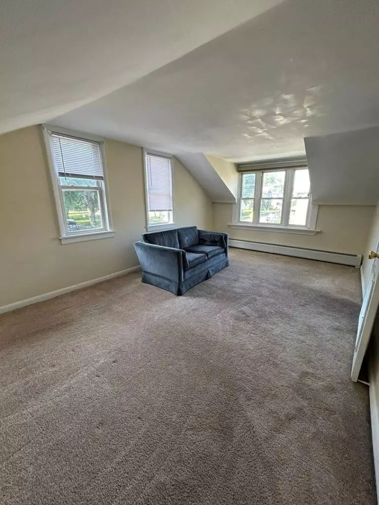 4 Bedroom Apartment in Burlington, VT | Old North End | Off-Street Parking | June 2027