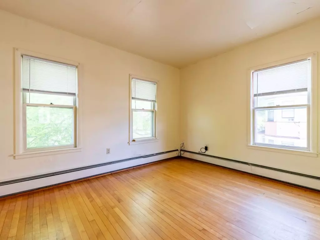 126 North Willard St, Burlington, VT | 3 Bedroom Apartment Near UVM & Downtown | June 2027