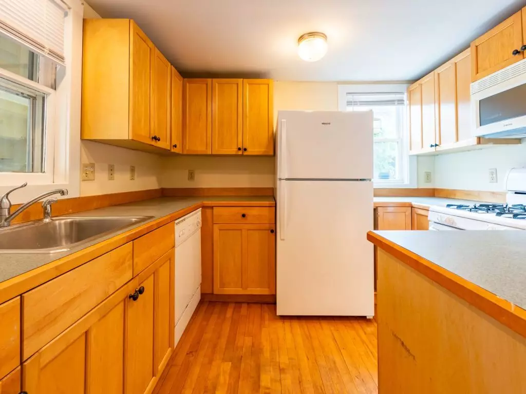 124 North Willard St, Burlington, VT | 3 Bedroom Apartment Near UVM & Downtown | June 2027