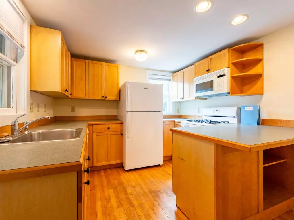 124 North Willard St, Burlington, VT | 3 Bedroom Apartment Near UVM & Downtown | June 2027