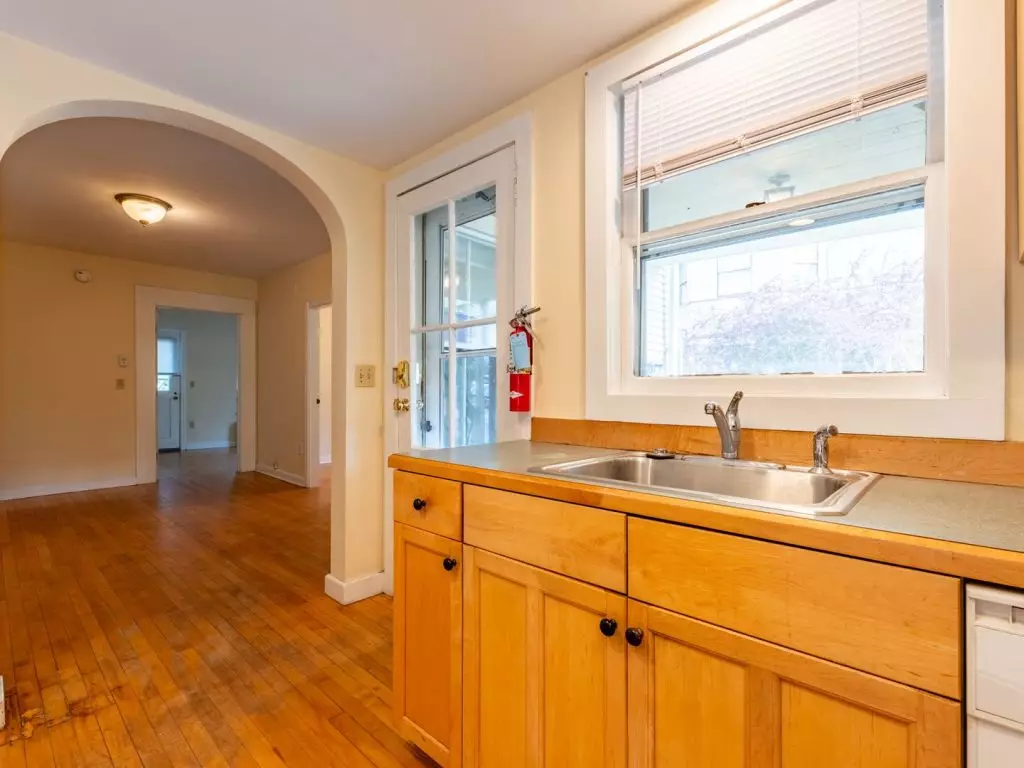 124 North Willard St, Burlington, VT | 3 Bedroom Apartment Near UVM & Downtown | June 2027