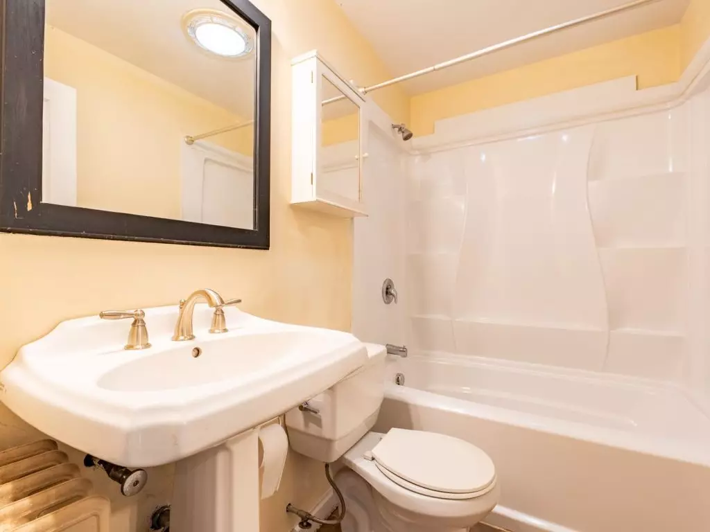 124 North Willard St, Burlington, VT | 3 Bedroom Apartment Near UVM & Downtown | June 2027