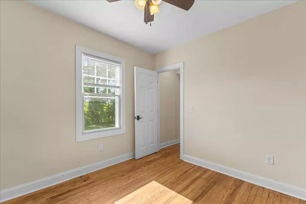 Newly Renovated 5 Bedroom Apartment in Burlington, VT | Free Parking & Near UVM | June 2027