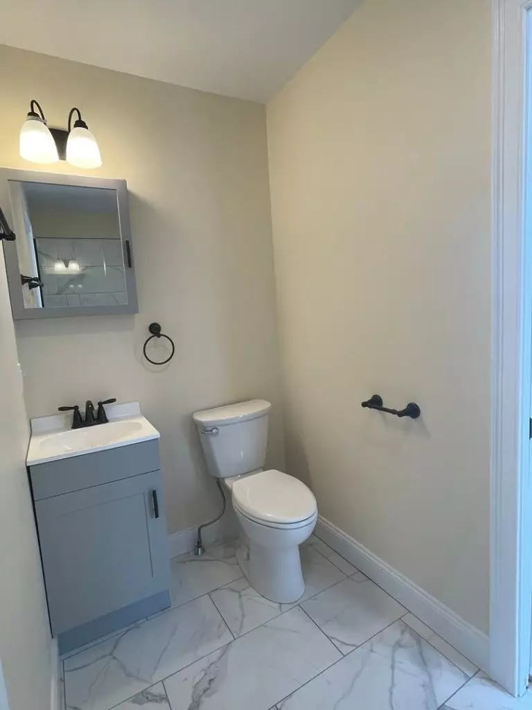 74 Elmwood Ave, Burlington, VT | Newly Renovated 6 Bedroom House Near UVM & Downtown | June 2027