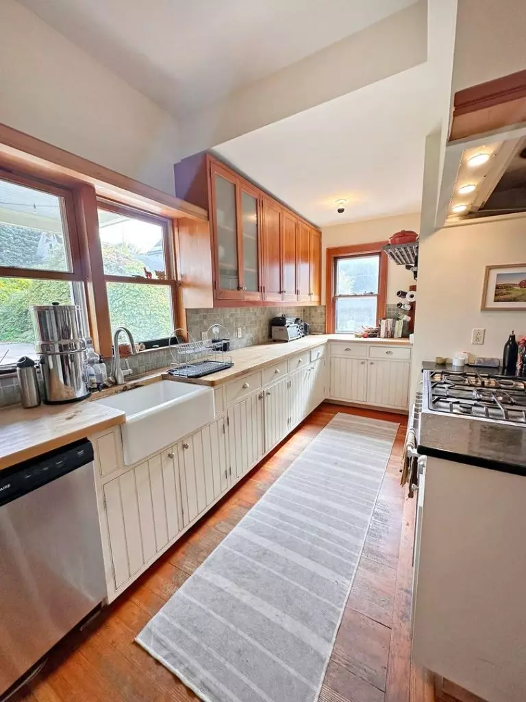 Spacious 8-Bedroom House Near UVM – 132 North Willard Street, Burlington, VT