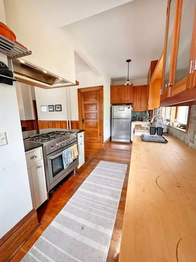 Spacious 8-Bedroom House Near UVM – 132 North Willard Street, Burlington, VT