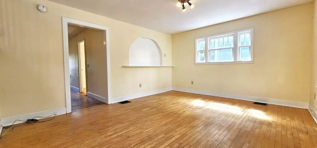 9 Peru St, Burlington, VT | 5 Bedroom House with Private Yard & Parking | June 2027