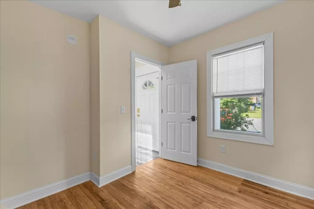 Newly Renovated 5 Bedroom Apartment in Burlington, VT | Free Parking & Near UVM | June 2027