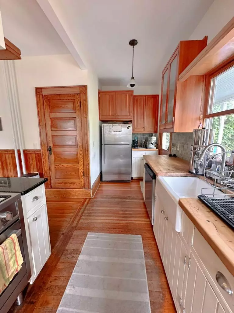 Spacious 8-Bedroom House Near UVM – 132 North Willard Street, Burlington, VT