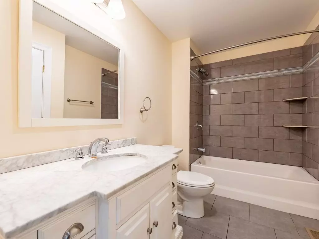 57B Hyde St, Burlington, VT | Renovated 3 Bedroom Apartment Near UVM | June 2027