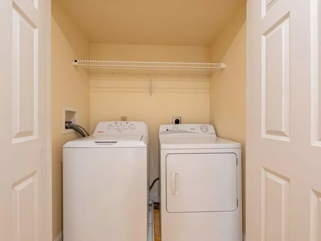 57B Hyde St, Burlington, VT | Renovated 3 Bedroom Apartment Near UVM | June 2027