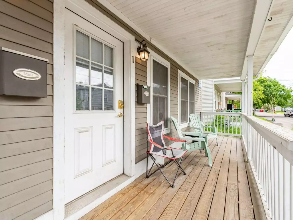 57B Hyde St, Burlington, VT | Renovated 3 Bedroom Apartment Near UVM | June 2027