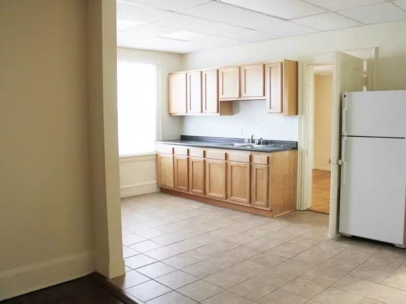 116 North Winooski Ave #2, Burlington, VT | Renovated 3 Bedroom Apartment Near UVM & Downtown | June 2027