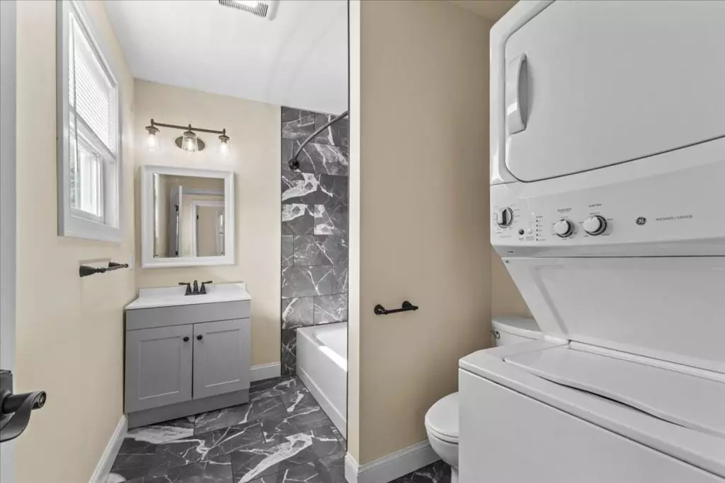 Newly Renovated 5 Bedroom Apartment in Burlington, VT | Free Parking & Near UVM | June 2027