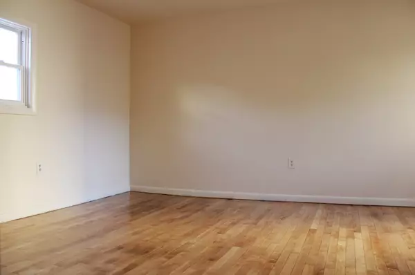 116 North Winooski Ave #2, Burlington, VT | Renovated 3 Bedroom Apartment Near UVM & Downtown | June 2027