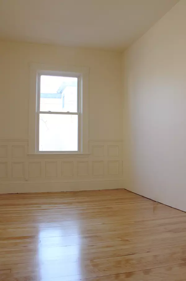 116 North Winooski Ave #2, Burlington, VT | Renovated 3 Bedroom Apartment Near UVM & Downtown | June 2027