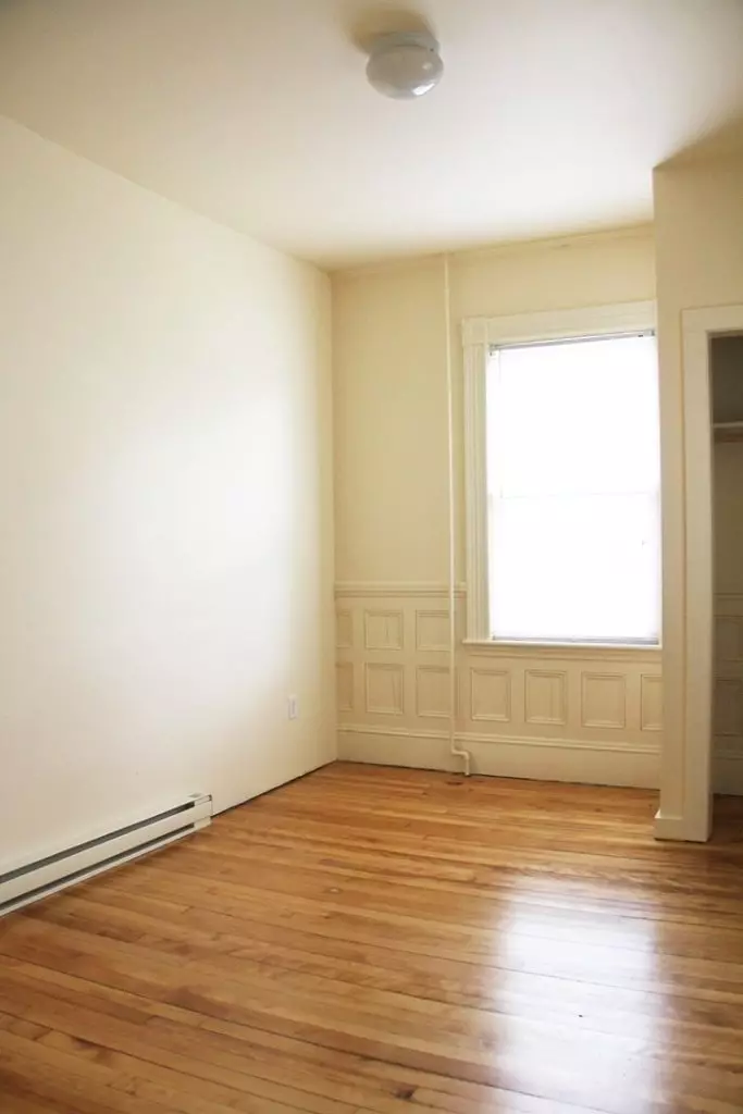 116 North Winooski Ave #2, Burlington, VT | Renovated 3 Bedroom Apartment Near UVM & Downtown | June 2027