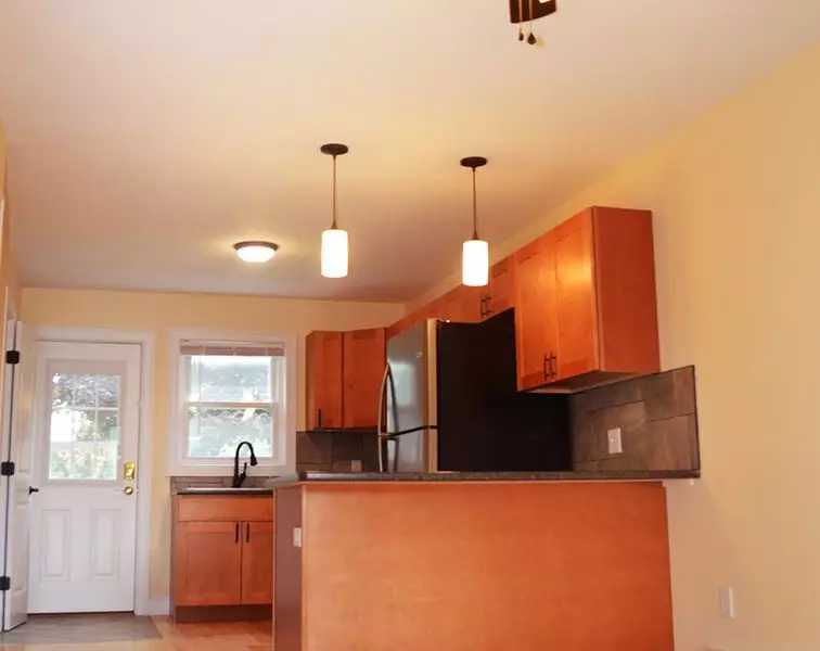18 Luck St, Burlington, VT | 3 Bedroom Townhouse Near UVM & Downtown | June 2027