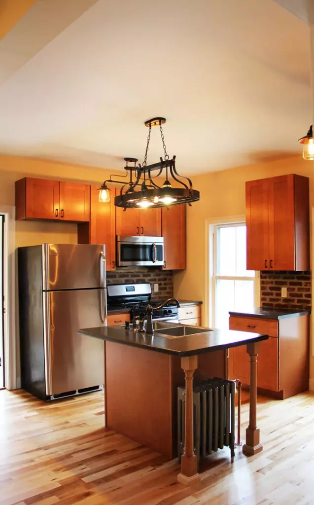 24 Cedar St, Burlington, VT | Renovated 3 Bedroom Apartment with Parking | June 2027