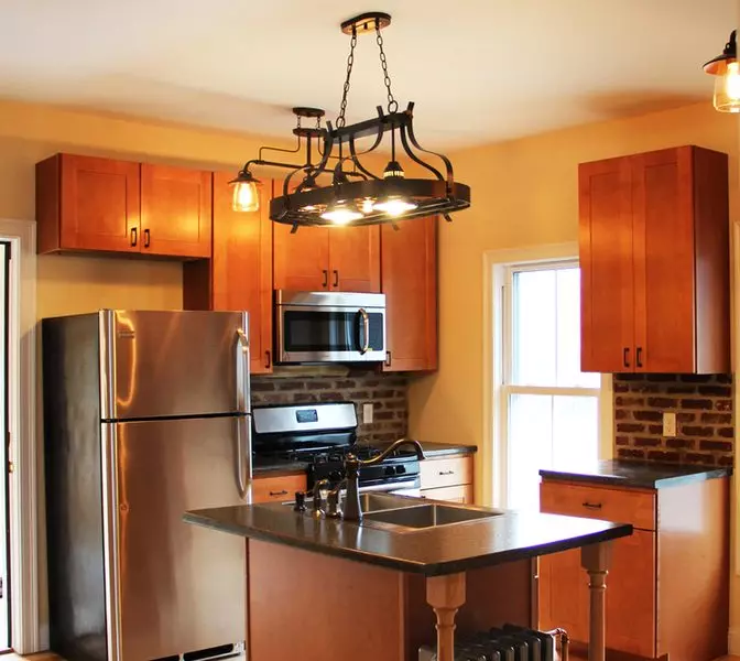 24 Cedar St, Burlington, VT | Renovated 3 Bedroom Apartment with Parking | June 2027