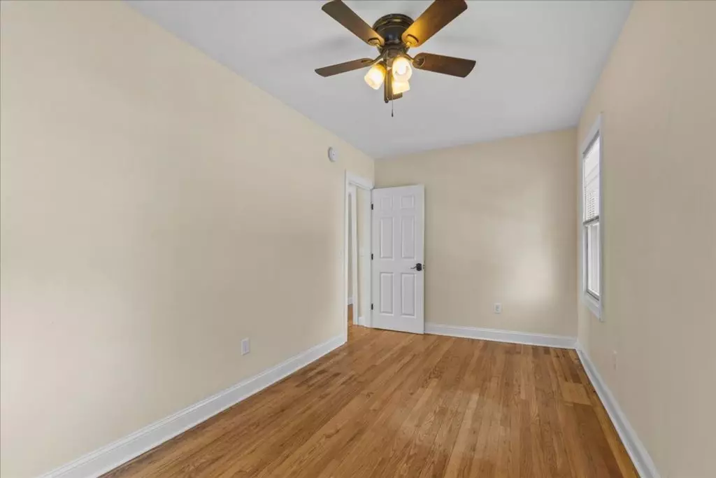 Newly Renovated 5 Bedroom Apartment in Burlington, VT | Free Parking & Near UVM | June 2027
