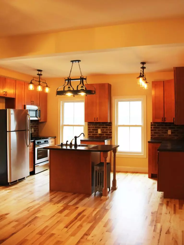 24 Cedar St, Burlington, VT | Renovated 3 Bedroom Apartment with Parking | June 2027