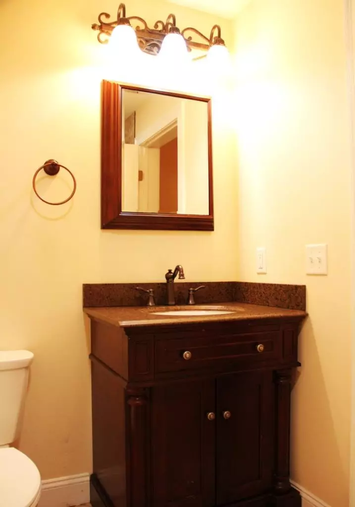 24 Cedar St, Burlington, VT | Renovated 3 Bedroom Apartment with Parking | June 2027