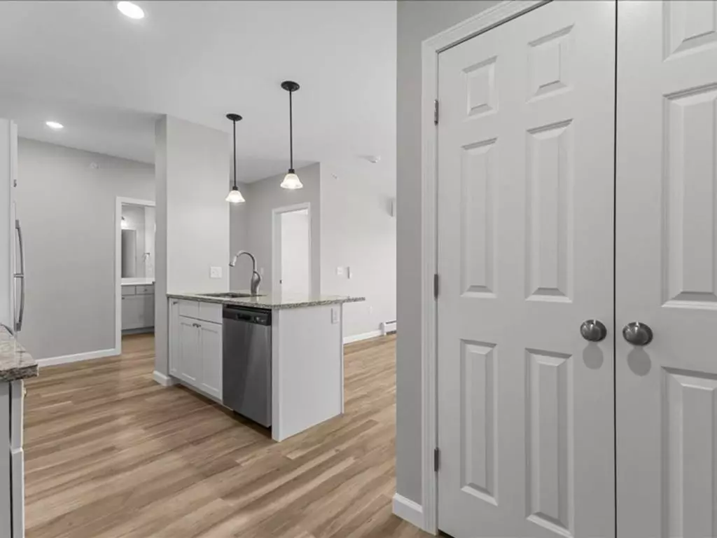 Newly Renovated 2 Bedroom in Williston – Available Starting October 15th!