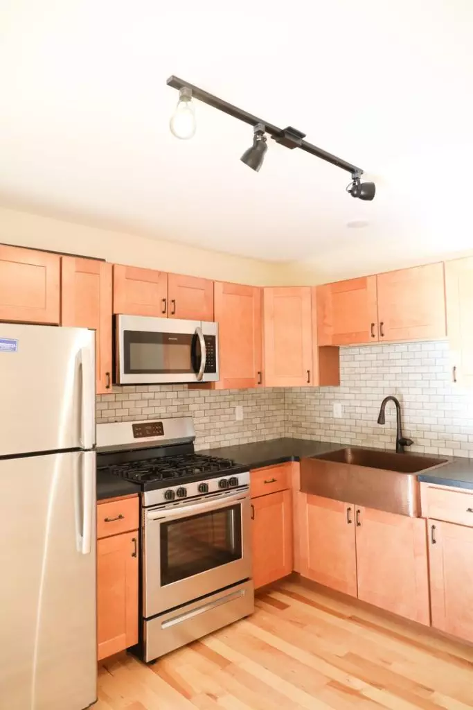6 Chase St, Burlington, VT | 5 Bedroom, 2 Bathroom Apartment Near UVM | June 2027