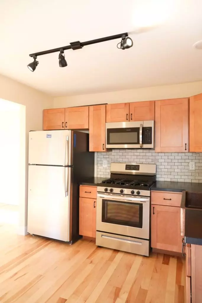 6 Chase St, Burlington, VT | 5 Bedroom, 2 Bathroom Apartment Near UVM | June 2027
