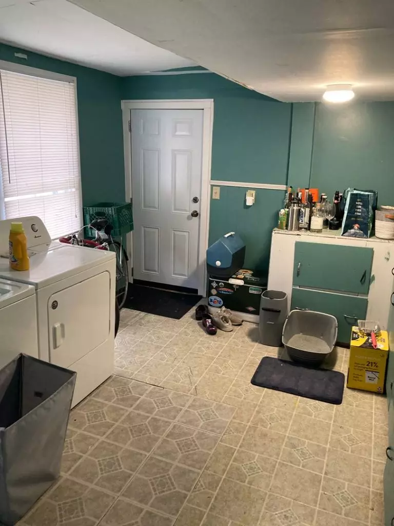 24 Monroe St, Burlington, VT | 5 Bedroom House Near UVM with Parking | June 2027