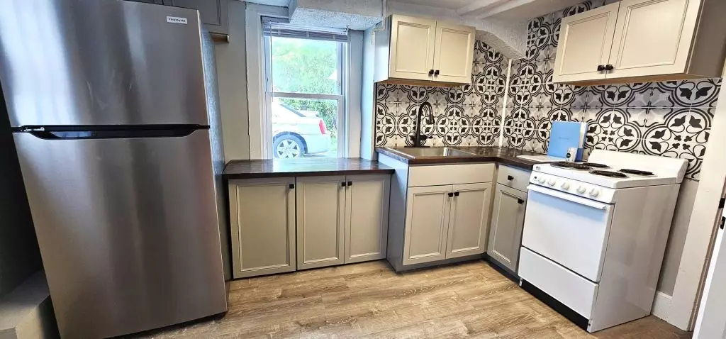 Studio with Parking – 603 Riverside, Burlington VT