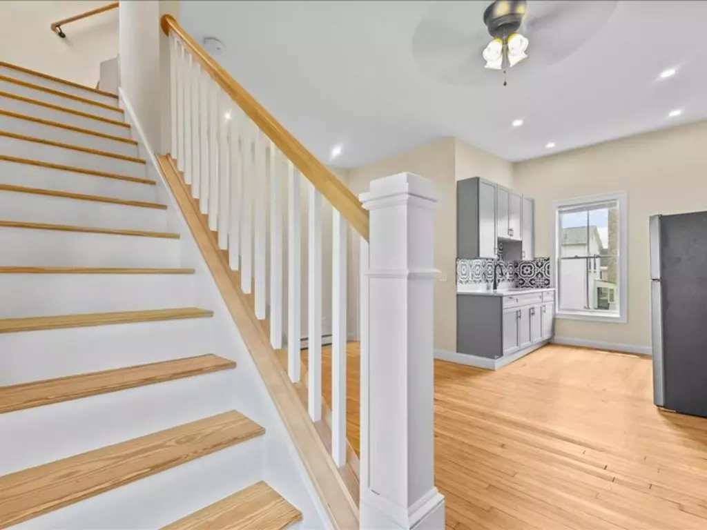 Renovated 4-Bedroom Apartment Near UVM & Champlain College – Burlington, VT – June 2027