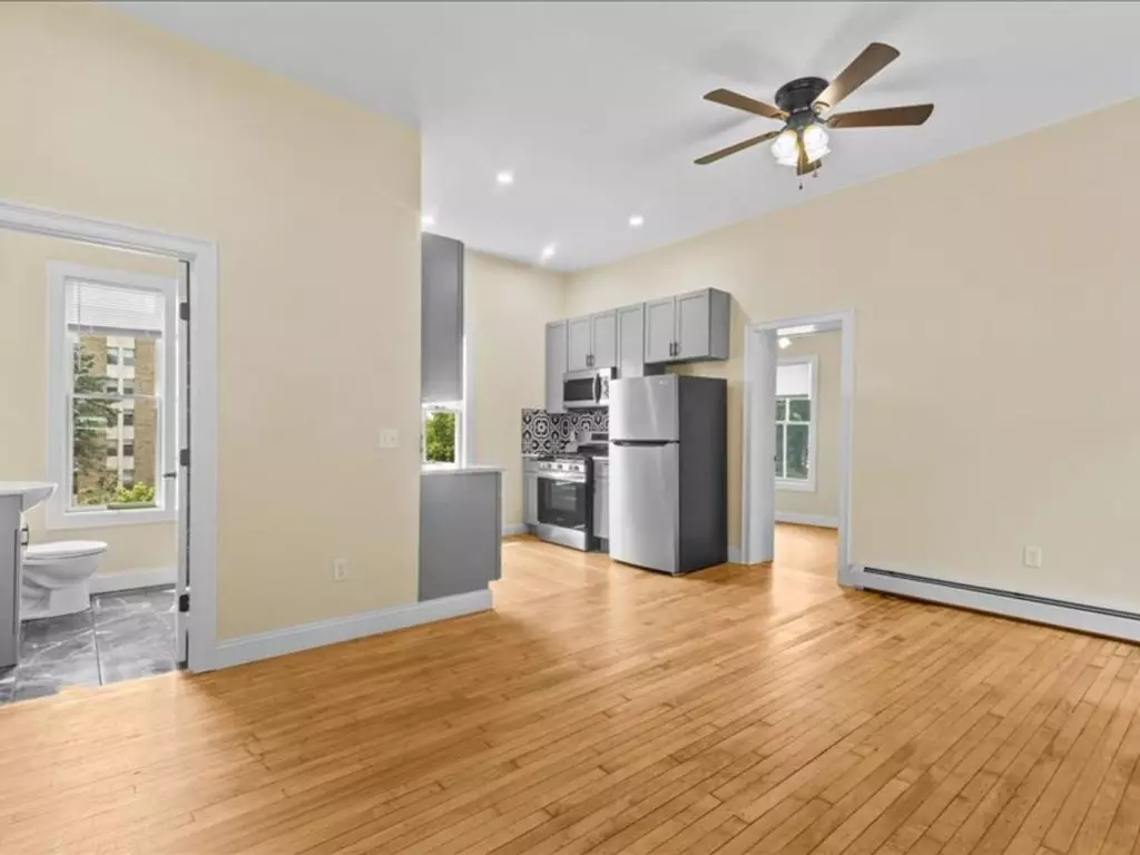 Renovated 4-Bedroom Apartment Near UVM & Champlain College – Burlington, VT – June 2027