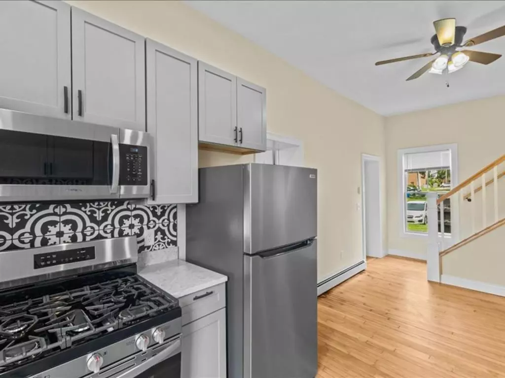 Renovated 4-Bedroom Apartment Near UVM & Champlain College – Burlington, VT – June 2027