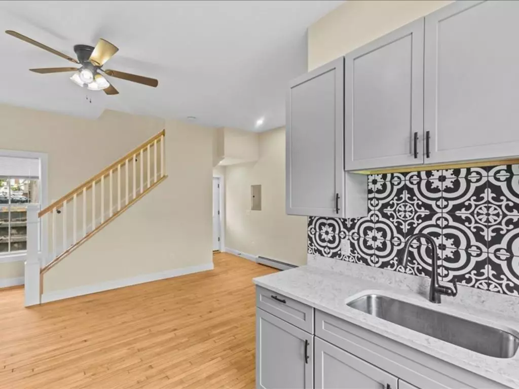 Renovated 4-Bedroom Apartment Near UVM & Champlain College – Burlington, VT – June 2027