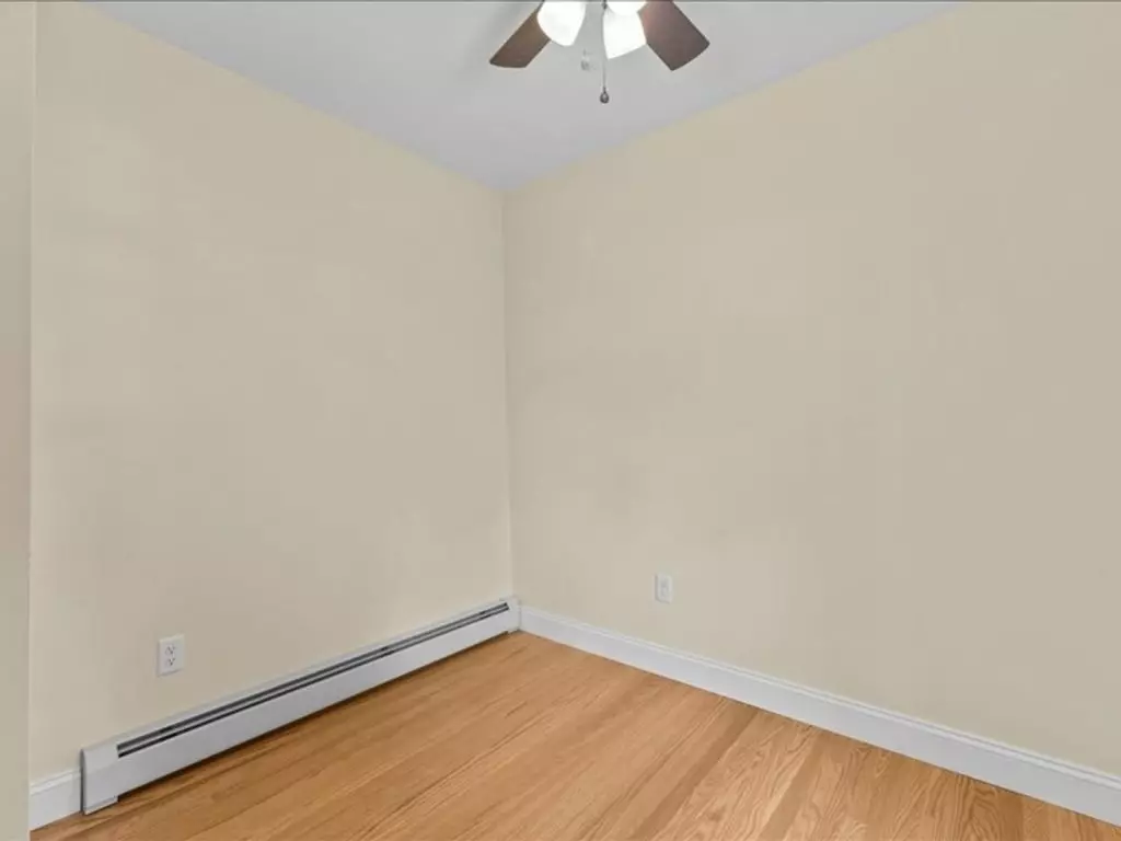 Renovated 4-Bedroom Apartment Near UVM & Champlain College – Burlington, VT – June 2027