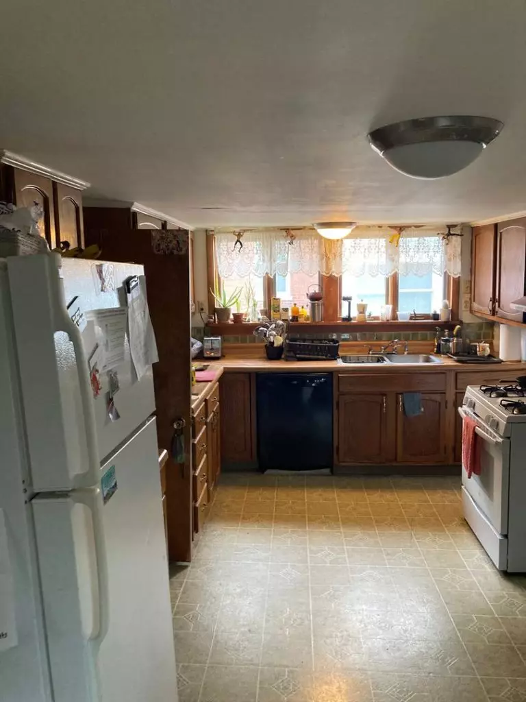 24 Monroe St, Burlington, VT | 5 Bedroom House Near UVM with Parking | June 2027