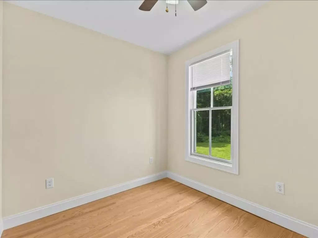 Renovated 4-Bedroom Apartment Near UVM & Champlain College – Burlington, VT – June 2027