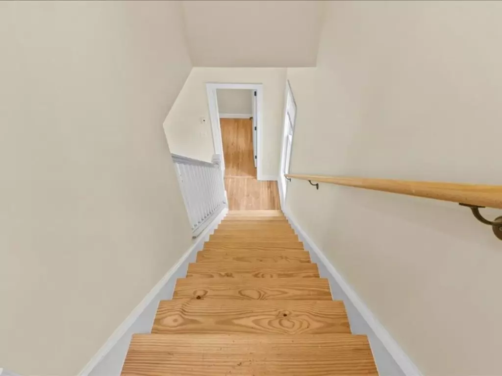 Renovated 4-Bedroom Apartment Near UVM & Champlain College – Burlington, VT – June 2027
