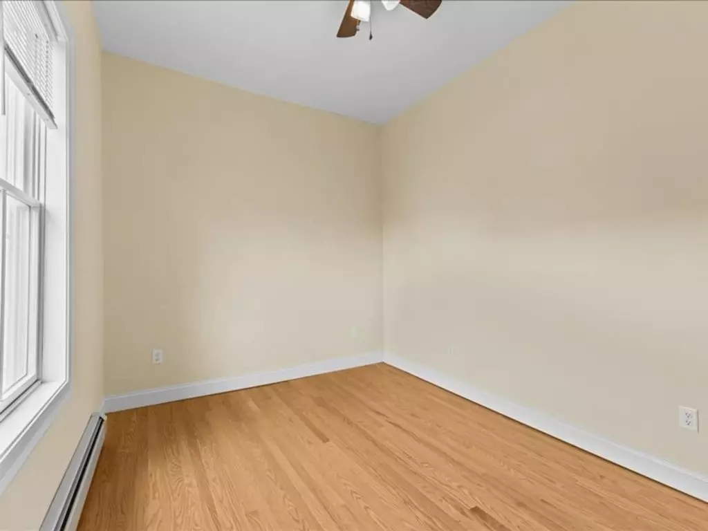 Renovated 4-Bedroom Apartment Near UVM & Champlain College – Burlington, VT – June 2027