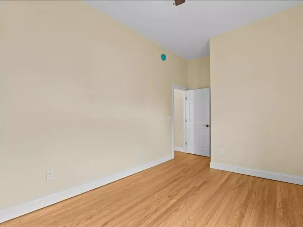 Renovated 4-Bedroom Apartment Near UVM & Champlain College – Burlington, VT – June 2027