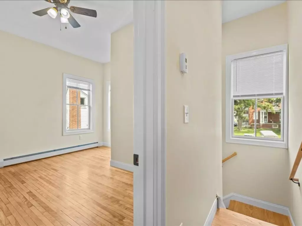 Renovated 4-Bedroom Apartment Near UVM & Champlain College – Burlington, VT – June 2027