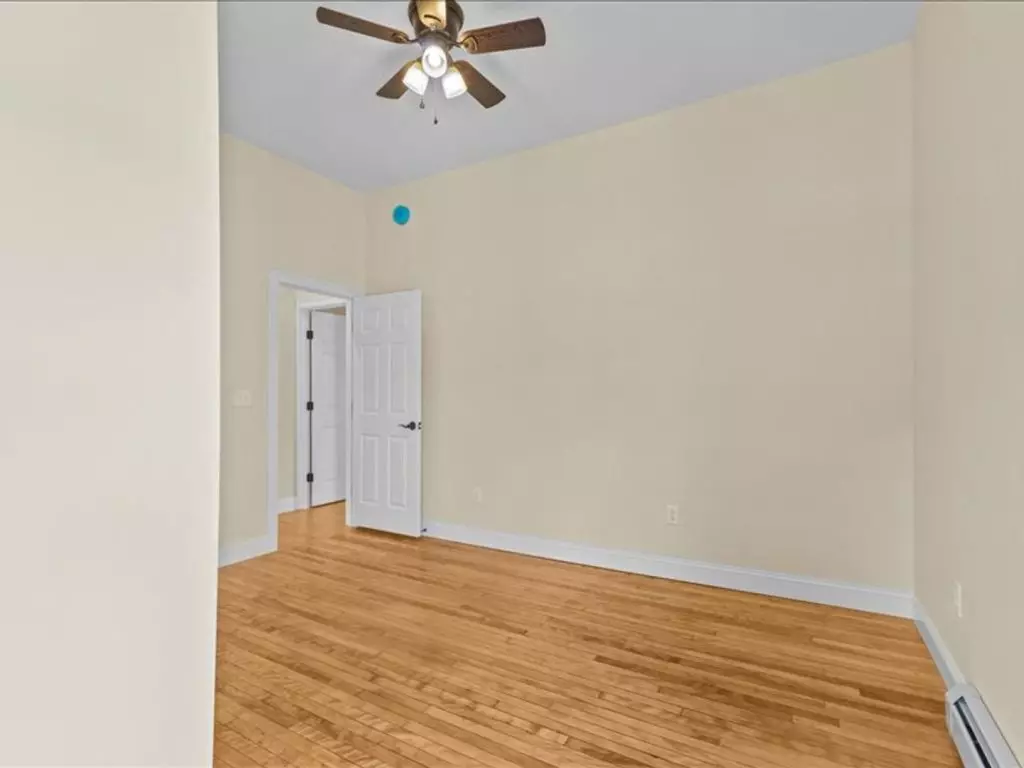 Renovated 4-Bedroom Apartment Near UVM & Champlain College – Burlington, VT – June 2027