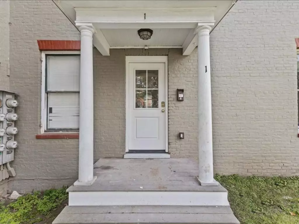 Renovated 4-Bedroom Apartment Near UVM & Champlain College – Burlington, VT – June 2027