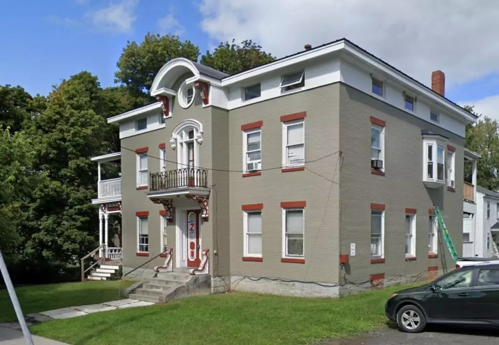 Renovated 4-Bedroom Apartment Near UVM & Champlain College – Burlington, VT – June 2027