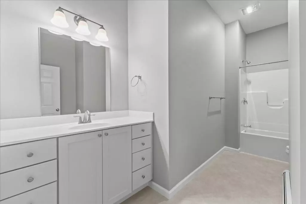 Spacious 2-Bedroom, 2 Bath Apartment at 32 Cottonwood Drive, Apt #301 – Williston, VT!