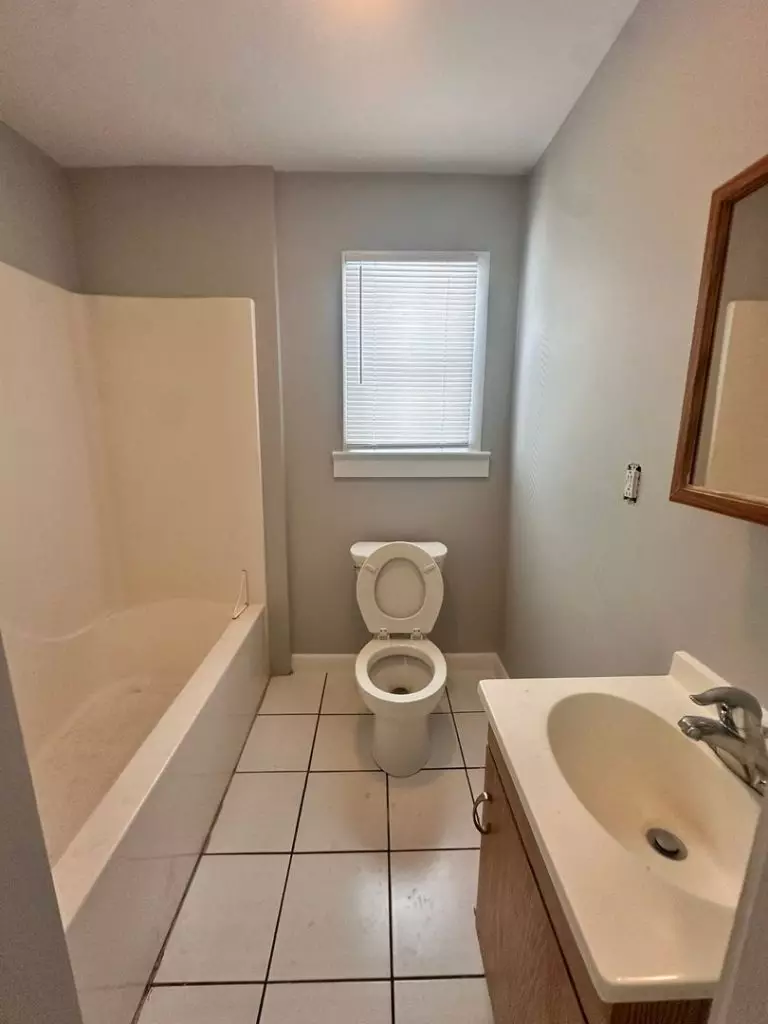 4 Bedroom Apartment for Rent in Burlington, VT | Off-Street Parking | Pet Friendly | June 2027